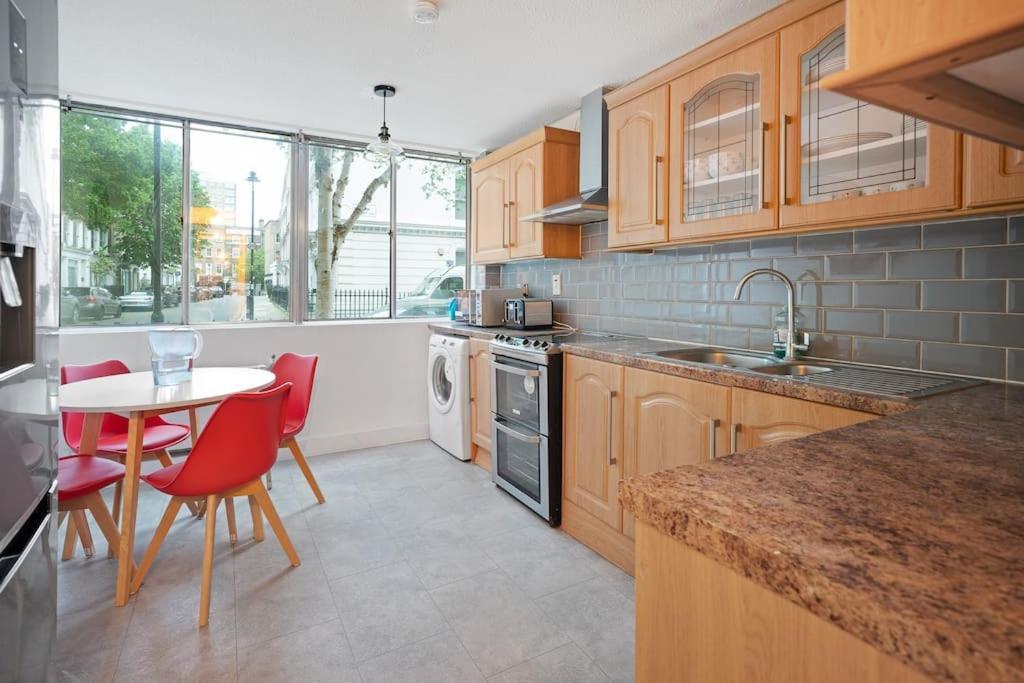 Stunning 4br In Apartament *